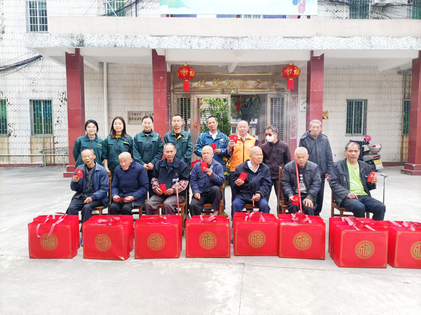 Huihuang Company and Dongcheng Elderly Home Celebrate a Happy New Year Together.